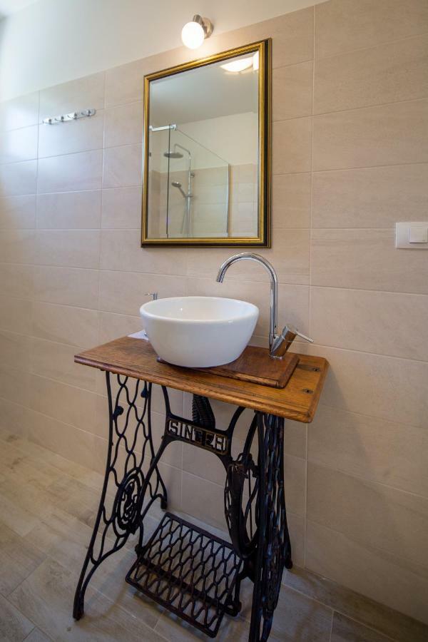 House Jozefina With Pool Apartamento Rovinj Exterior foto